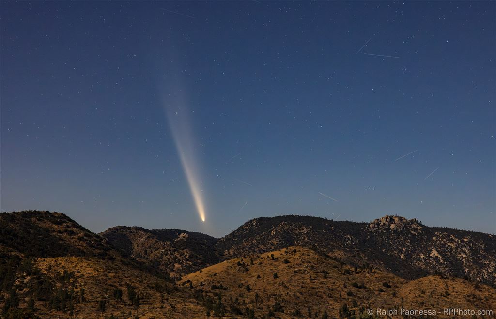 Comet (Tsuchinshan-ATLAS) from Walker Pass