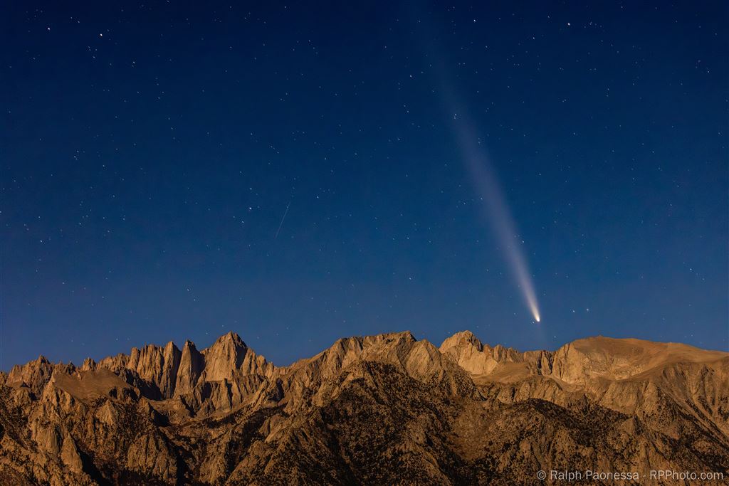 Comet Tsuchinshan-ATLAS over Mt. Whitney